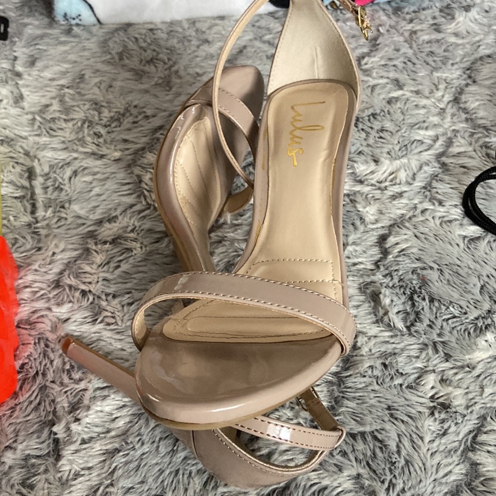 🛍️last call or donating🛍️Lulus Elise sz 8 tan patent sandal heels tan/blush - Picture 10 of 10